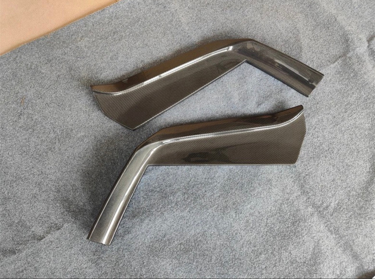 Ferrari 488 GTB / Spider Real Carbon Fiber Front Bumper Corner Splitter Trim - photo 3 - Drvyn